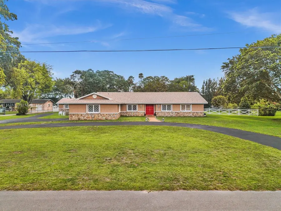 5310 SW 109th Ave, Davie, FL 33328 - Image #3