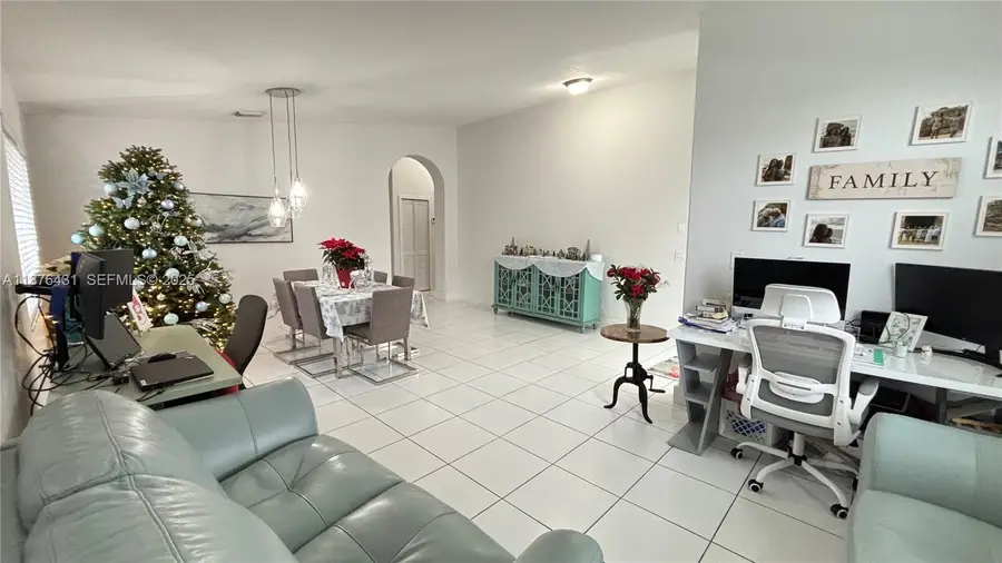 16605 SW 90th St, Miami, FL 33196 - Image #3