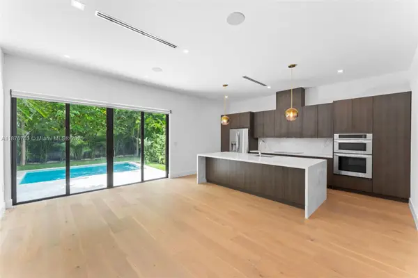 3132 Plaza St, Miami, FL 33133