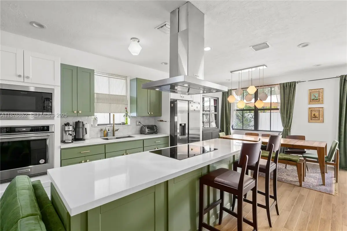 1023 NW 100th Ave, Miami, FL 33172 - Image #1