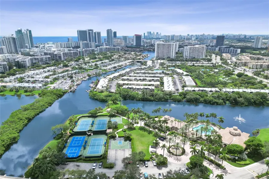 842 Spinnaker Dr E, Hollywood, FL 33019 - Image #3