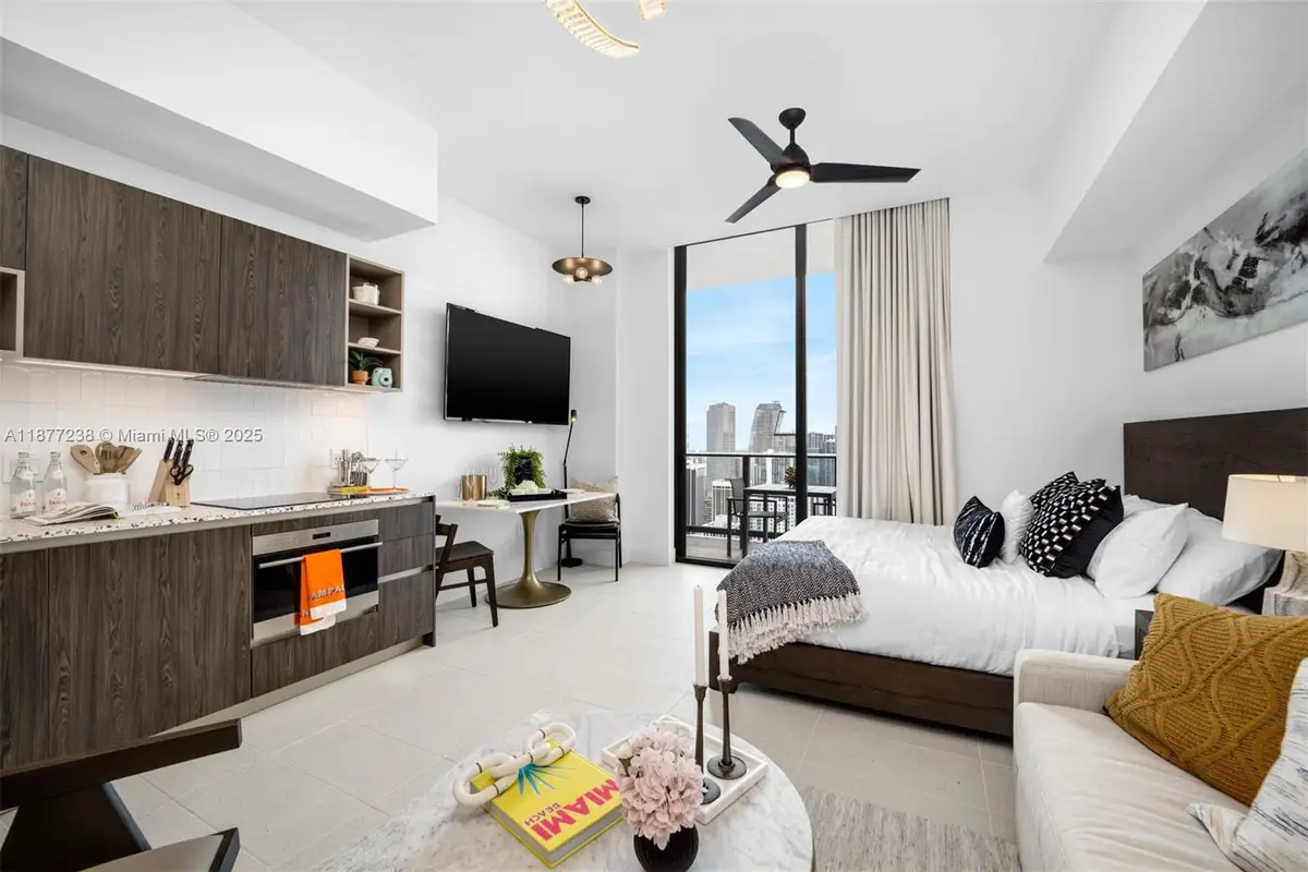 159 NE 6th St #5112, Miami, FL 33132 - Image #1