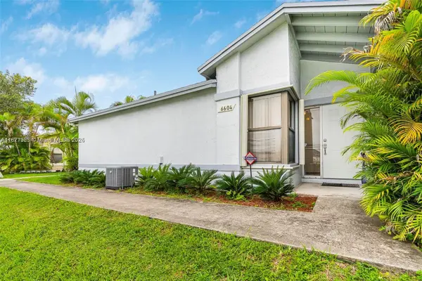 6604 SW 152nd Pl #26-04, Miami, FL 33193
