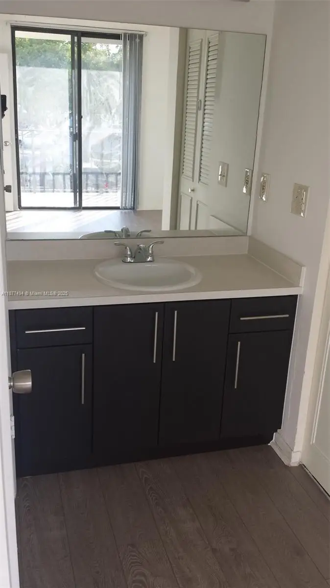 752 Executive Center Dr #25, West Palm Beach, FL 33401 - Image #3