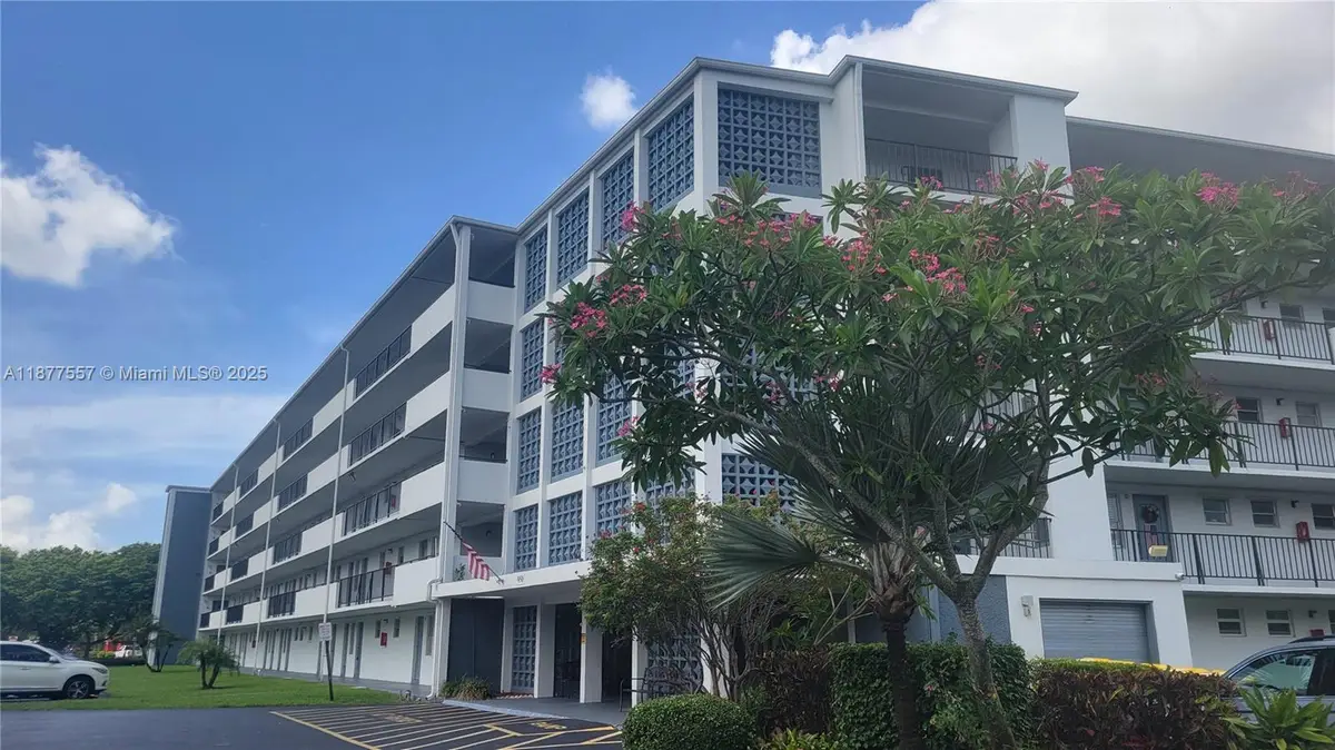 950 Hillcrest Dr #302, Hollywood, FL 33021 - Image #1