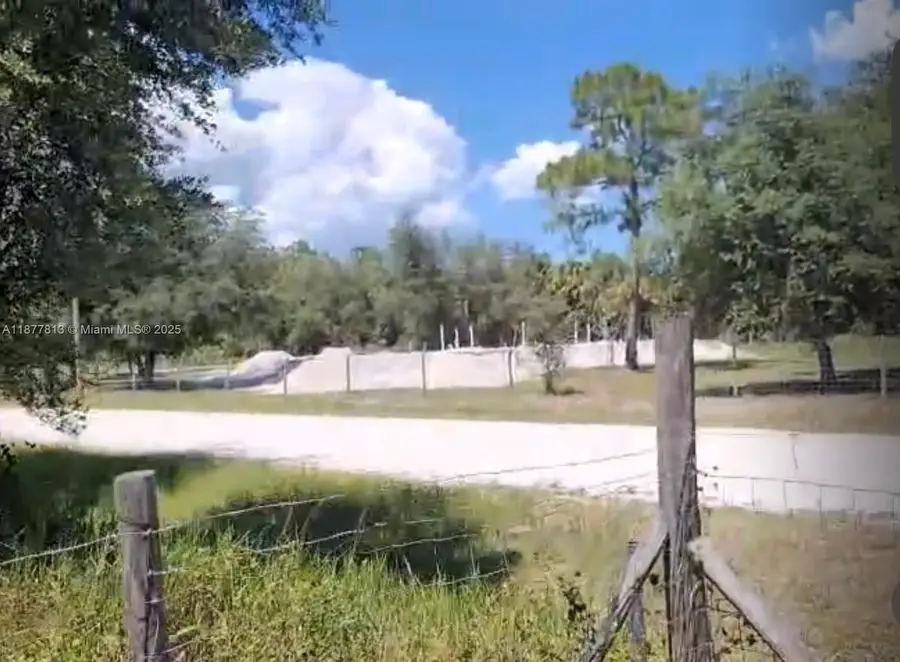 320 S Trebol Street, Clewiston, FL 33440 - Image #2