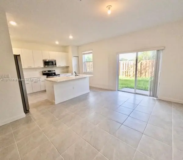 12517 NW 23rd Pl, Miami, FL 33167