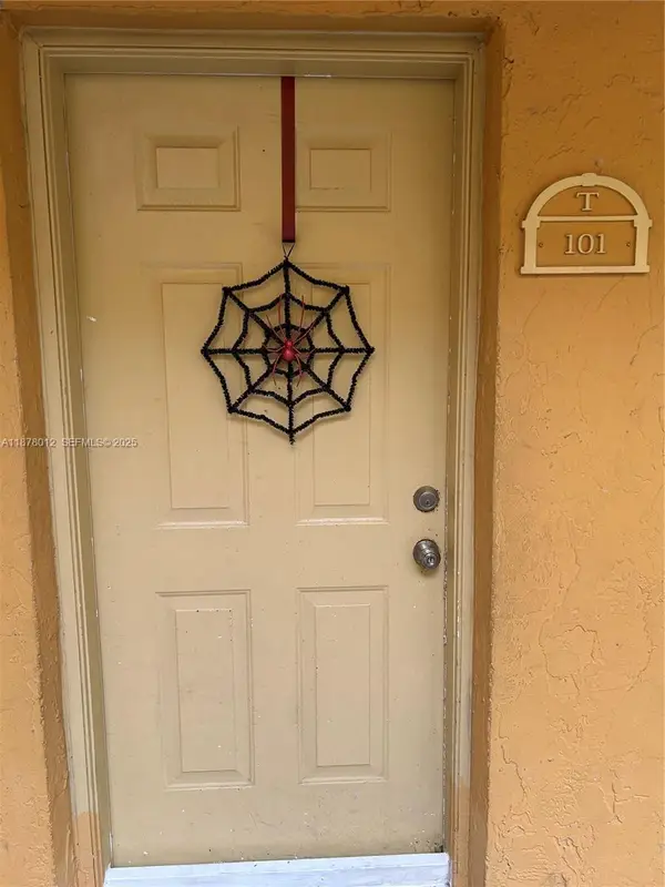 17901 NW 68th Ave #T101, Hialeah, FL 33015