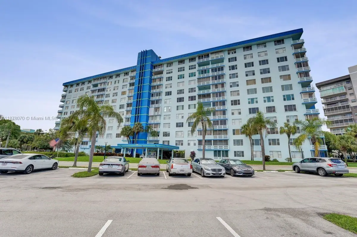 4001 Hillcrest Dr #403, Hollywood, FL 33021 - Image #1