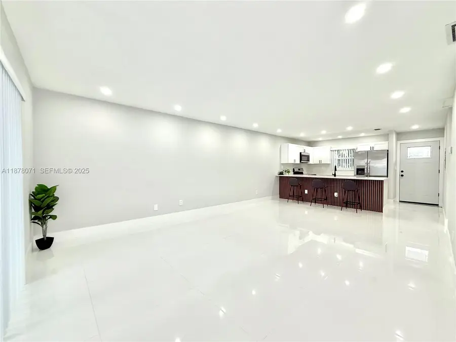 11240 SW 33rd Cir Pl, Miami, FL 33165 - Image #3