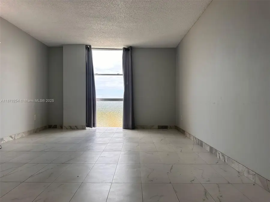 2350 NE 135th St #1406, North Miami, FL 33181 - Image #3