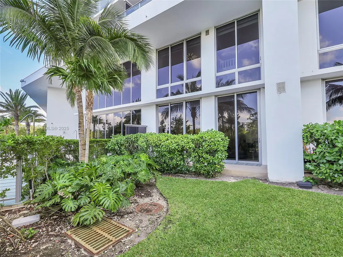 16385 Biscayne Blvd #105, North Miami Beach, FL 33160 - Image #1