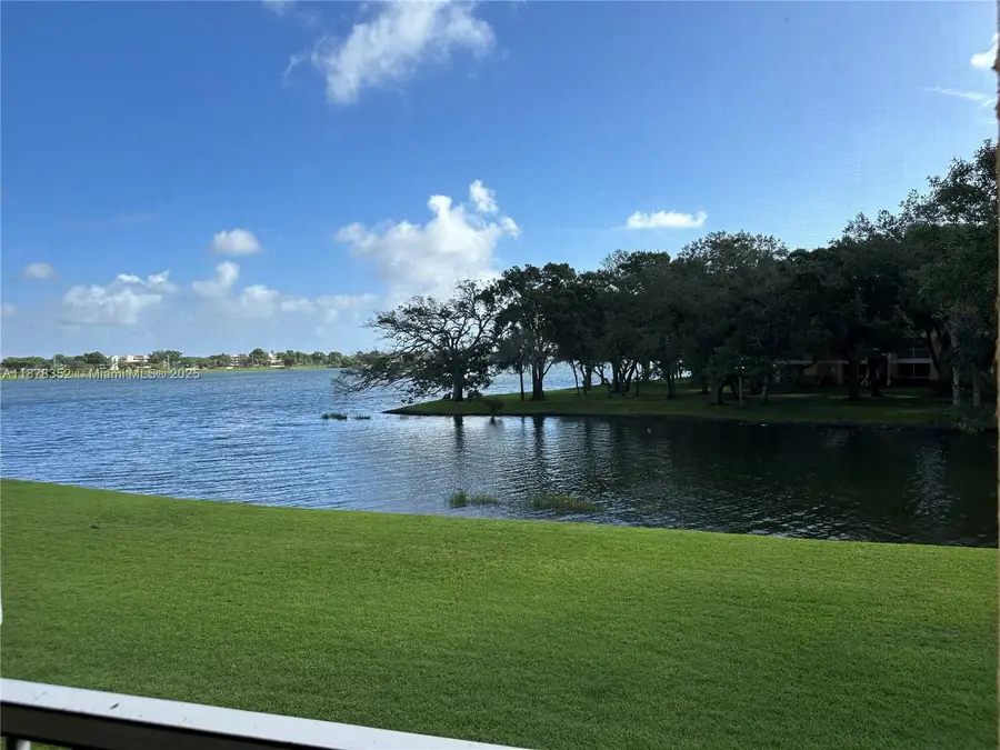 2627 NW 33rd St #2209, Oakland Park, FL 33309 - Image #2