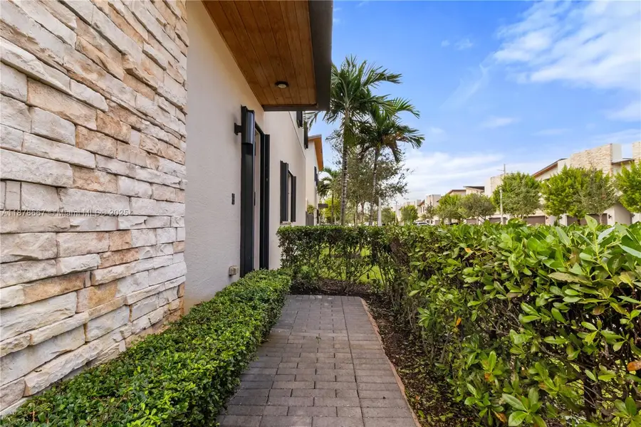 10578 NW 81st Ter, Doral, FL 33178 - Image #2