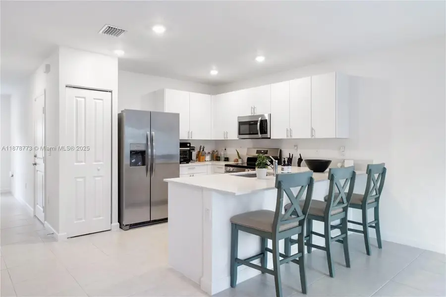 5025 SW 37th St, Pembroke Park, FL 33023 - Image #3