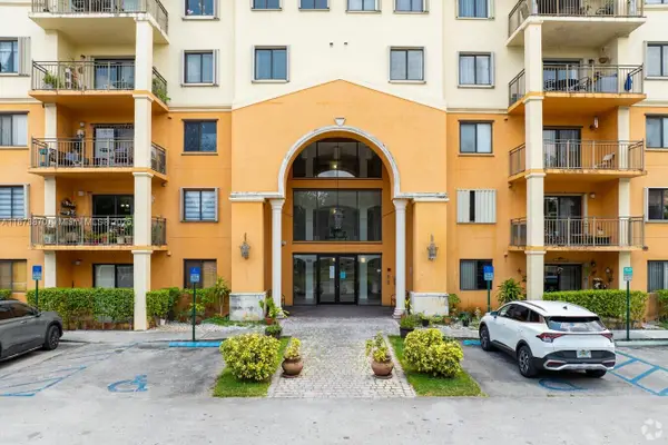 9340 Fontainebleau Blvd #W206, Miami, FL 33172