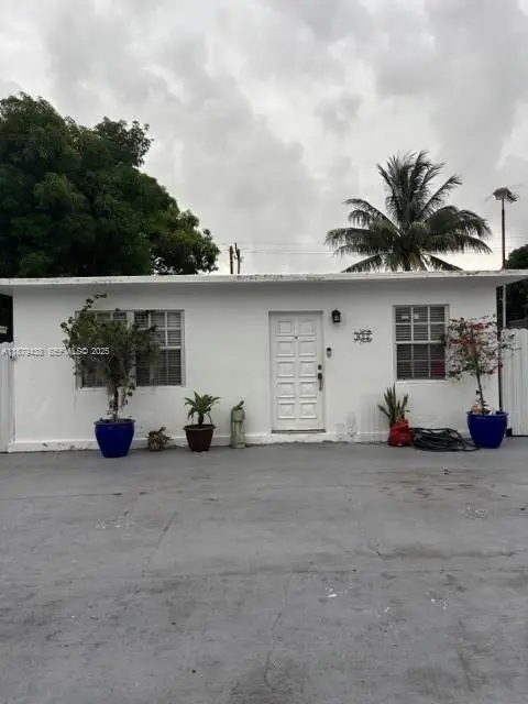 832 E 20th St, Hialeah, FL 33013 - Image #1