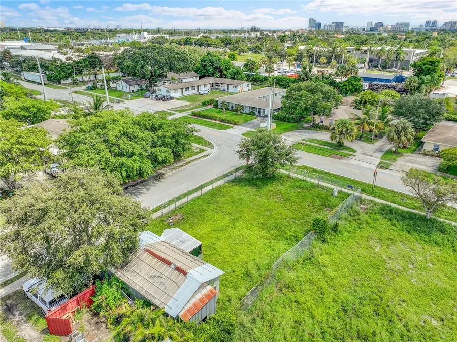 1305 Suwanee Dr, West Palm Beach, FL 33409 - Image #2