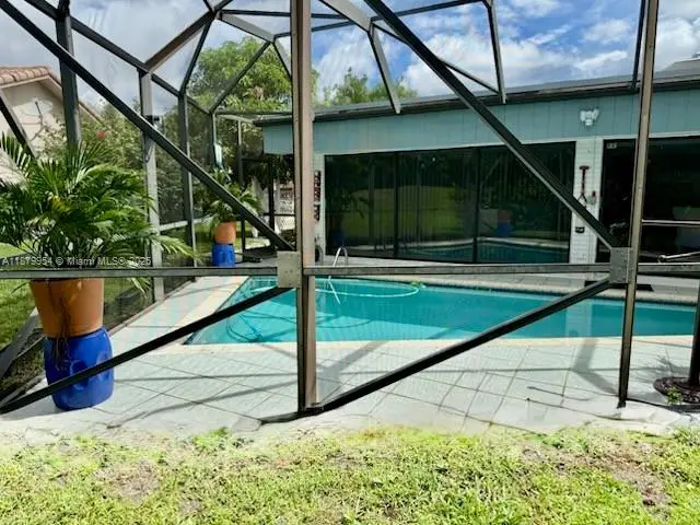 4713 Holly Dr, Tamarac, FL 33319 - Image #1