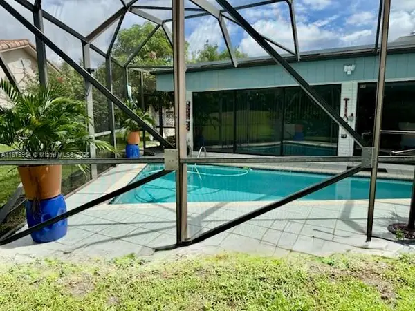 4713 Holly Dr, Tamarac, FL 33319