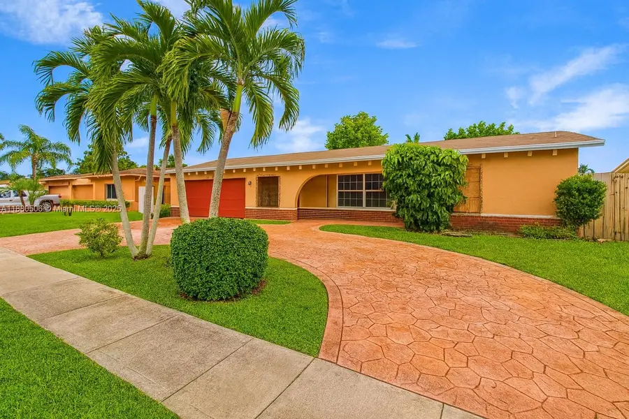 8930 NW 11th St, Pembroke Pines, FL 33024 - Image #2