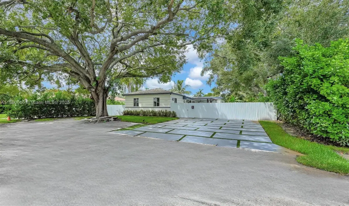 11102 NE 9th Ct, Biscayne Park, FL 33161 - Image #1