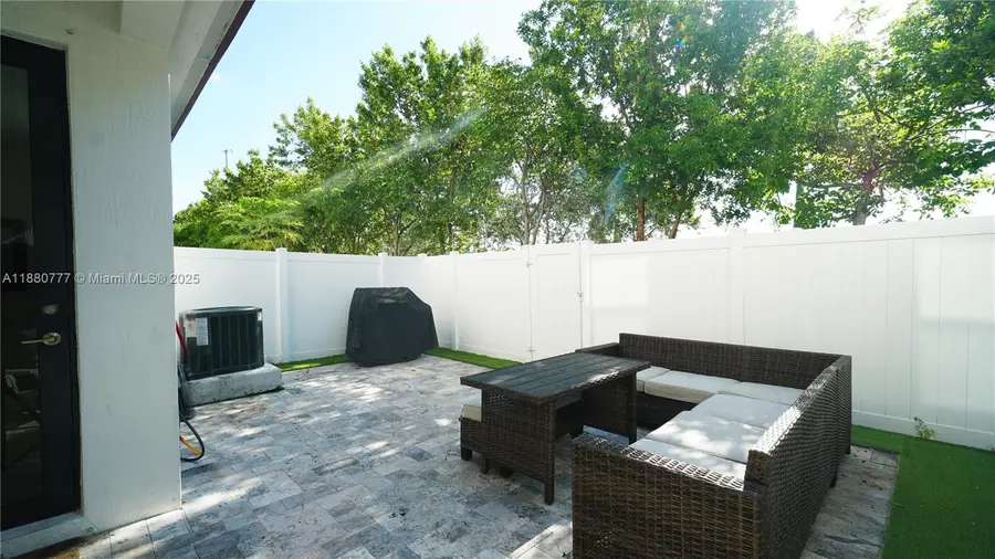 10117 W 32nd Ln, Hialeah, FL 33018 - Image #2