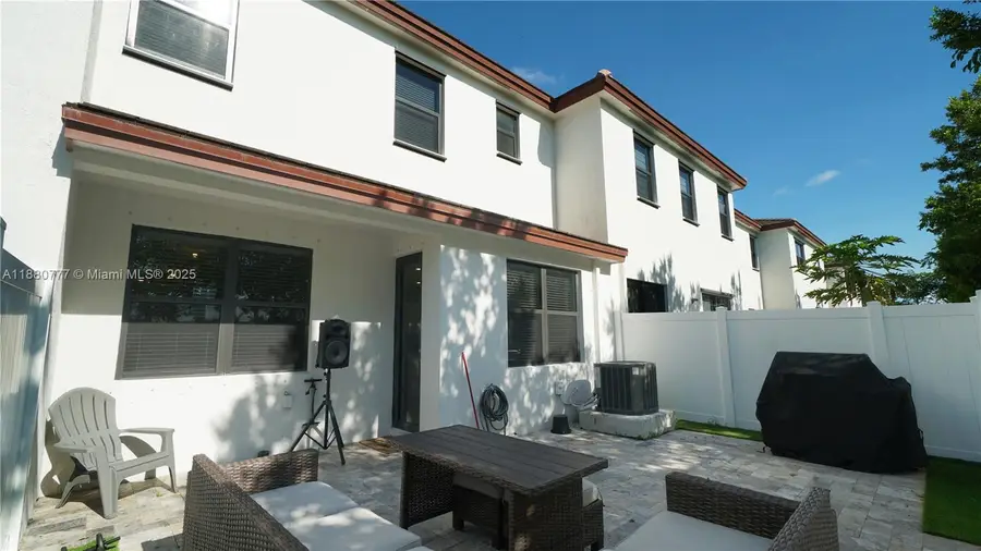 10117 W 32nd Ln, Hialeah, FL 33018 - Image #3