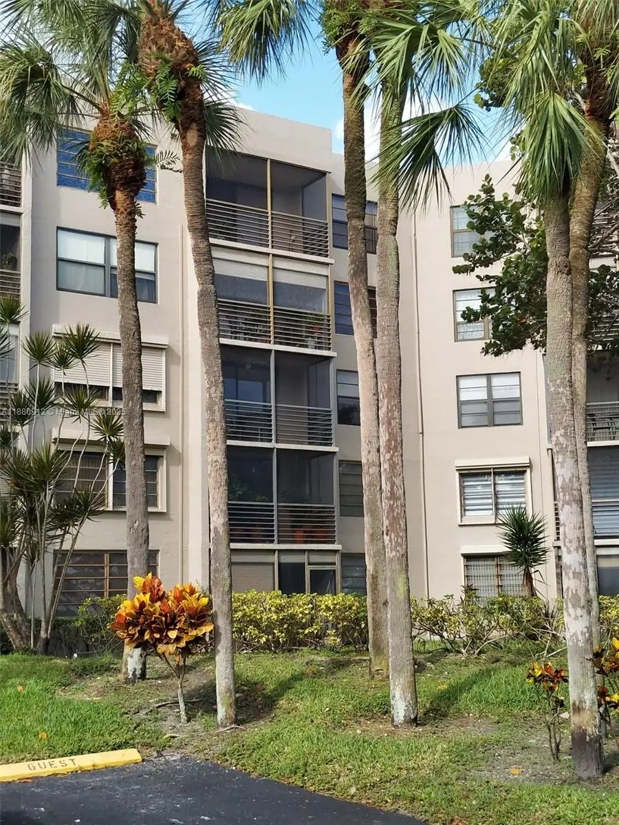 901 Colony Point Cir #304, Pembroke Pines, FL 33026 - Image #3