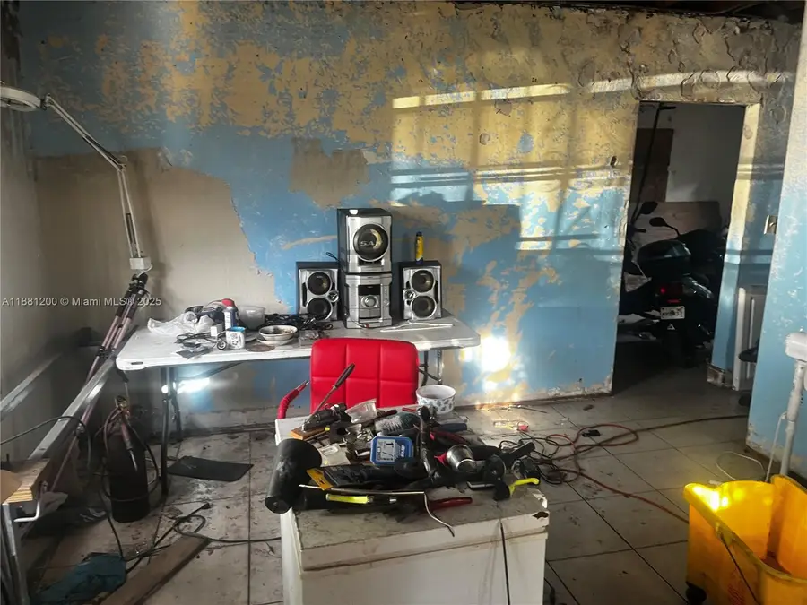 1132 NW 118th St, Miami, FL 33168 - Image #2