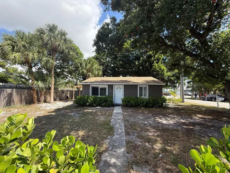 1299 NE 40th Ct, Oakland Park, FL 33334 - Image #2