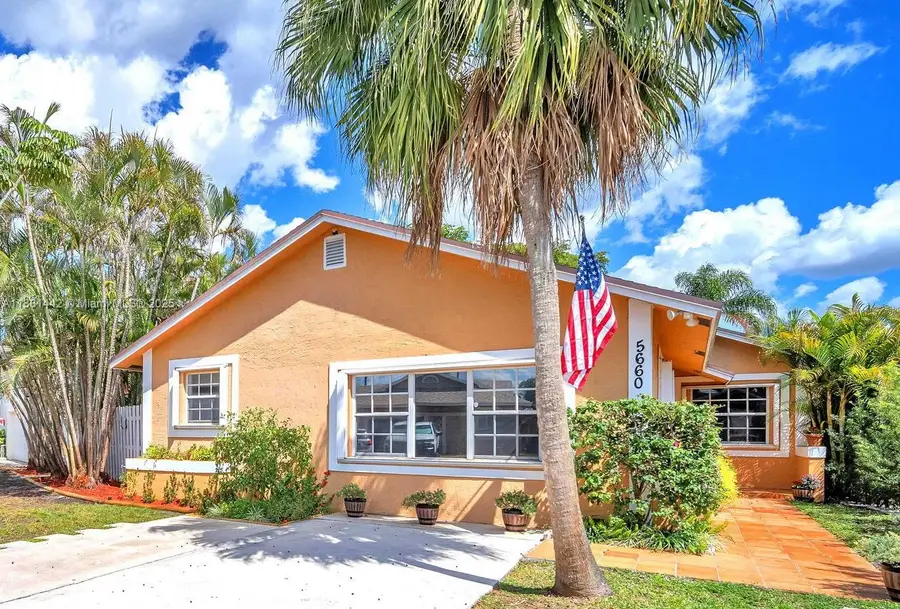 5660 SW 99th Ln, Cooper City, FL 33328 - Image #3