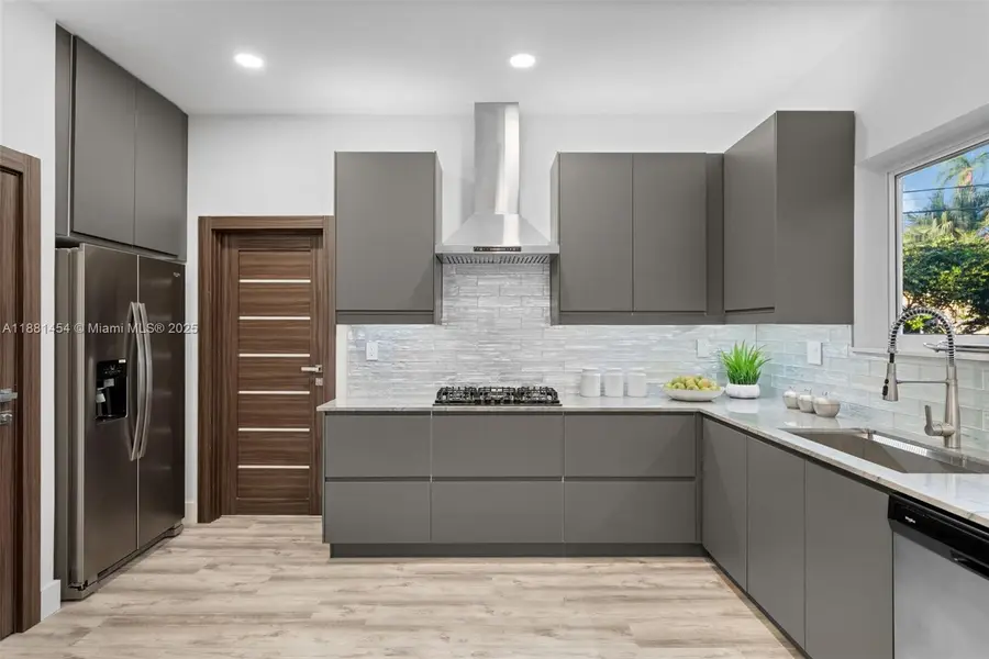 1155 Tyler St, Hollywood, FL 33019 - Image #3