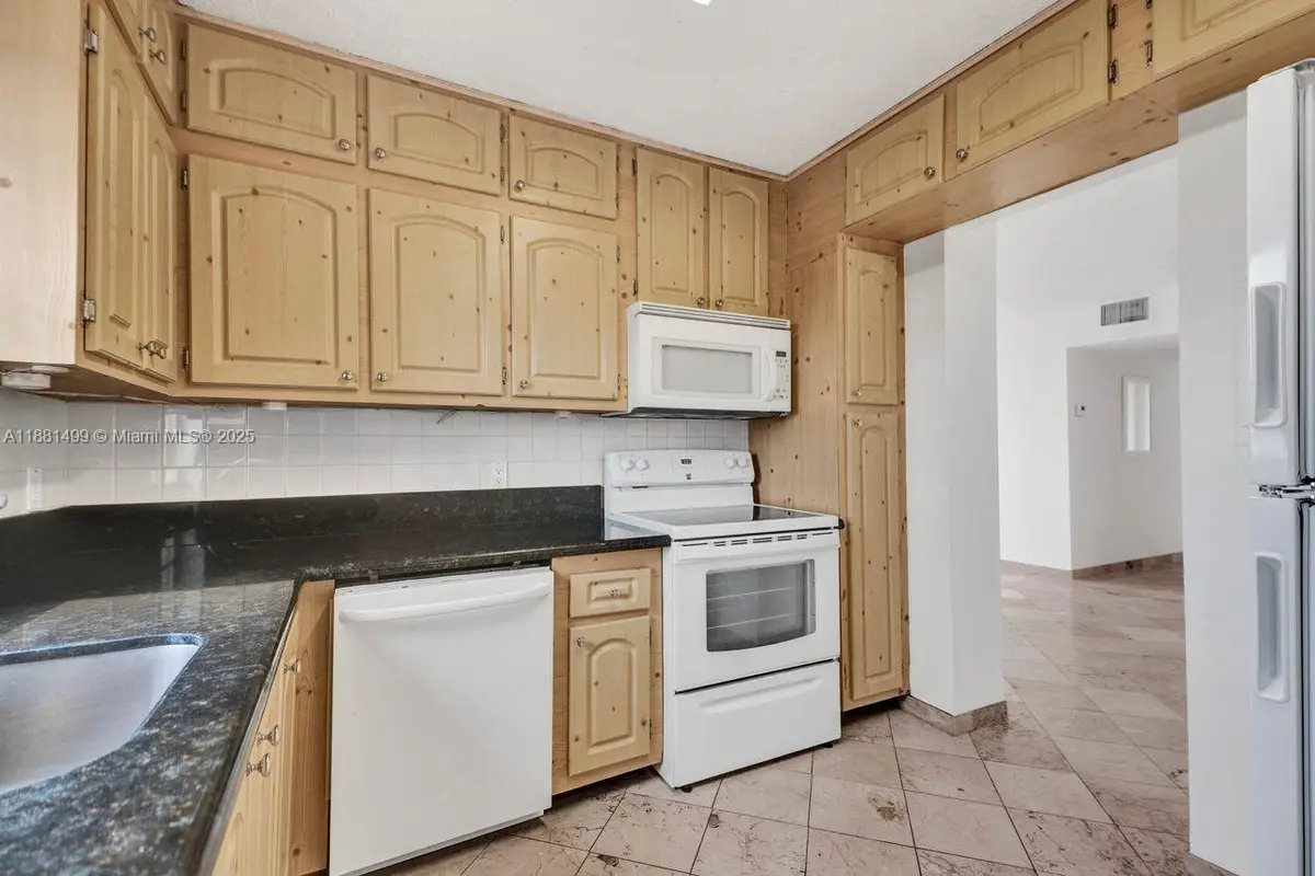 2025 NE 164th St #716, North Miami Beach, FL 33162 - Image #1