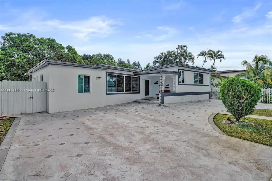 12585 NE Miami Ct, North Miami, FL 33161 - Image #3