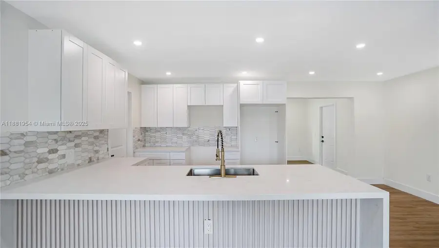 9161 NW 26th St, Sunrise, FL 33322 - Image #3