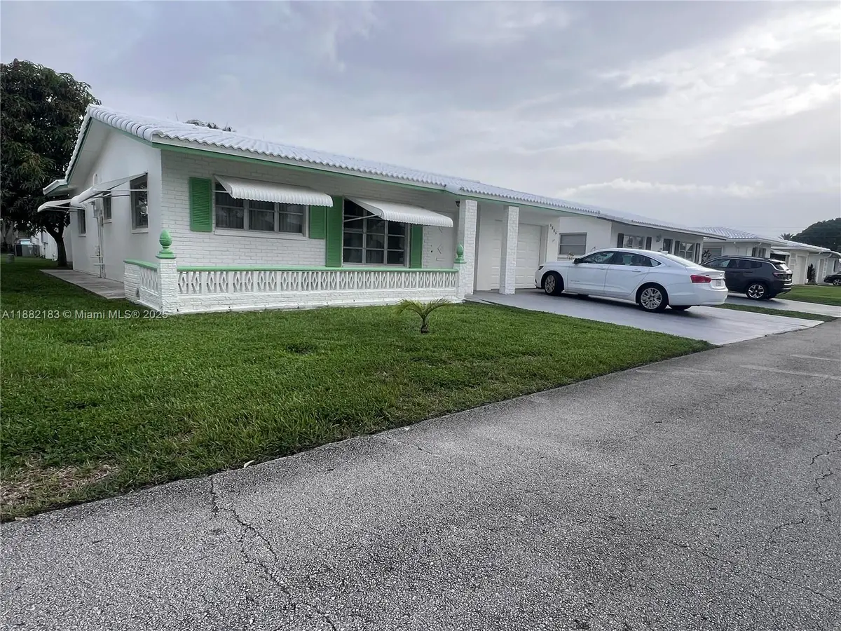 6806 NW 75th Dr, Tamarac, FL 33321 - Image #1