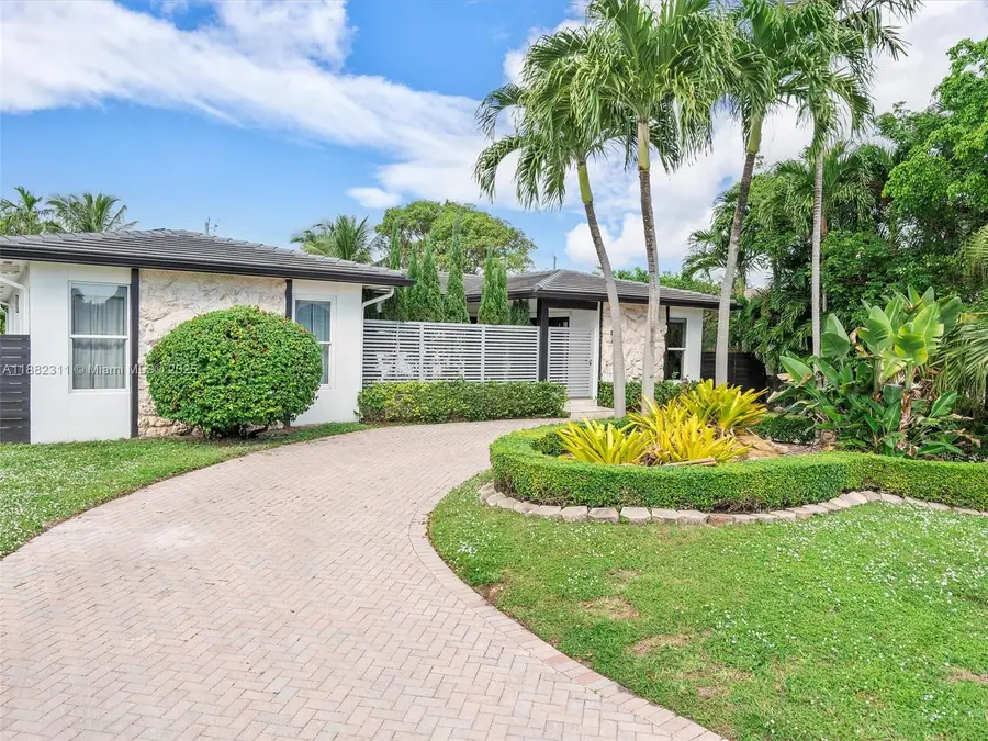 11407 N Bayshore Dr, North Miami, FL 33181 - Image #3