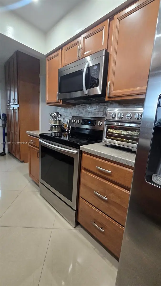 9600 NW 15th Ct, Pembroke Pines, FL 33024 - Image #3