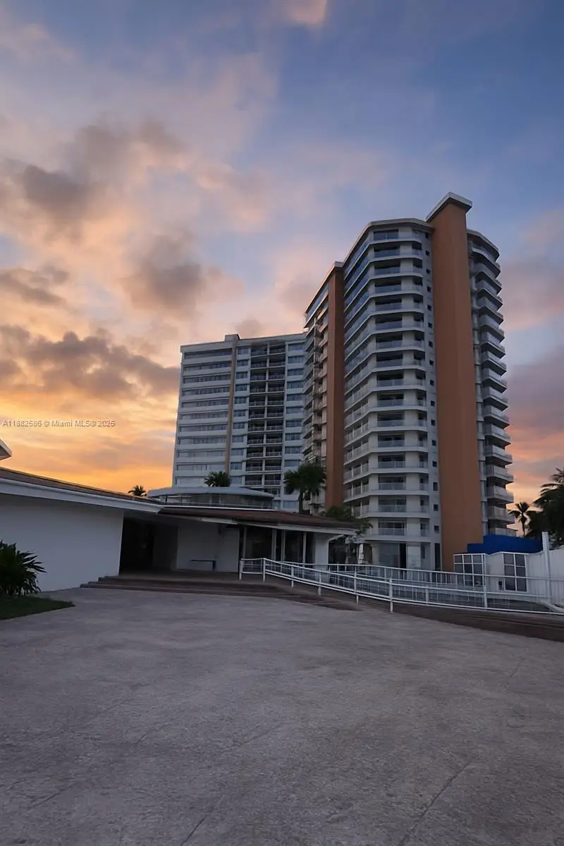 1351 NE Miami Gardens Dr #704E, Miami, FL 33179 - Image #1