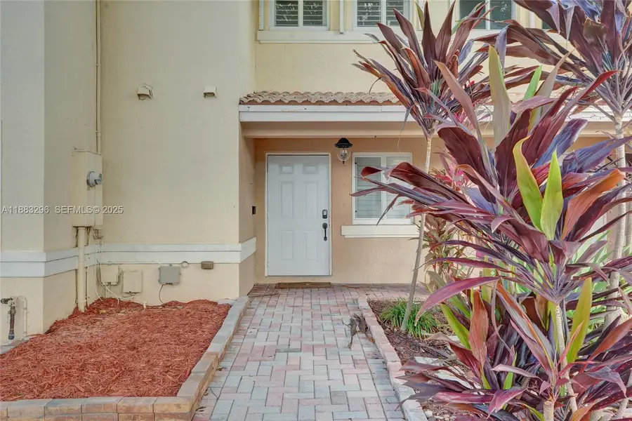 11373 NW 34th Pl, Sunrise, FL 33323 - Image #2