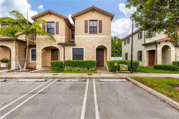 10625 W 32nd Ln, Hialeah, FL 33018