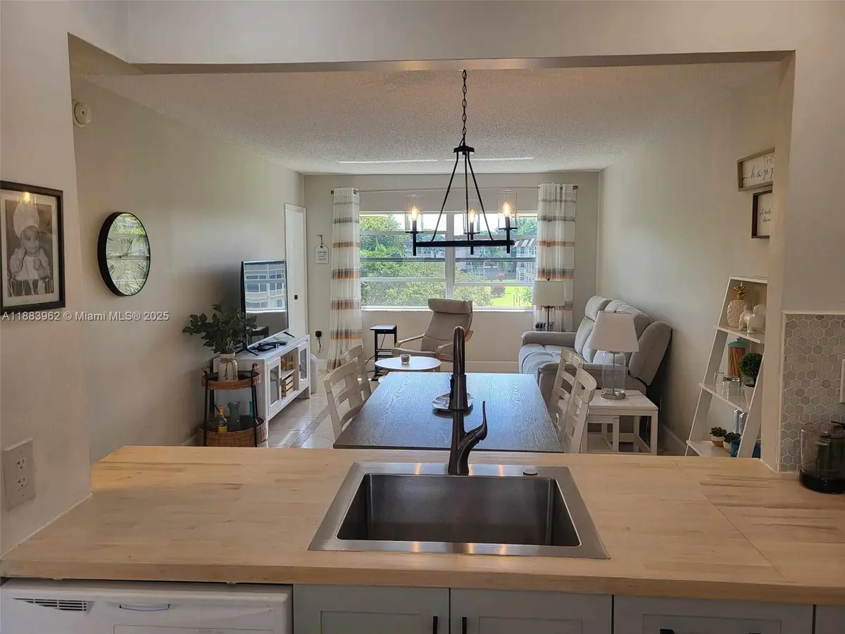 4700 NW 35th St #610, Lauderdale Lakes, FL 33319 - Image #1