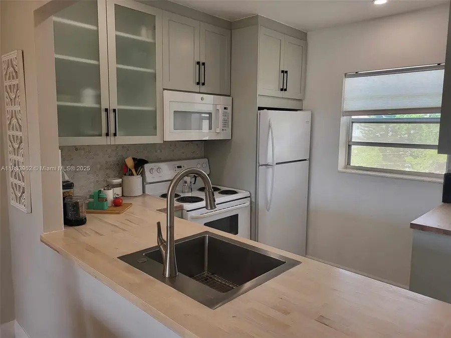 4700 NW 35th St #610, Lauderdale Lakes, FL 33319 - Image #2