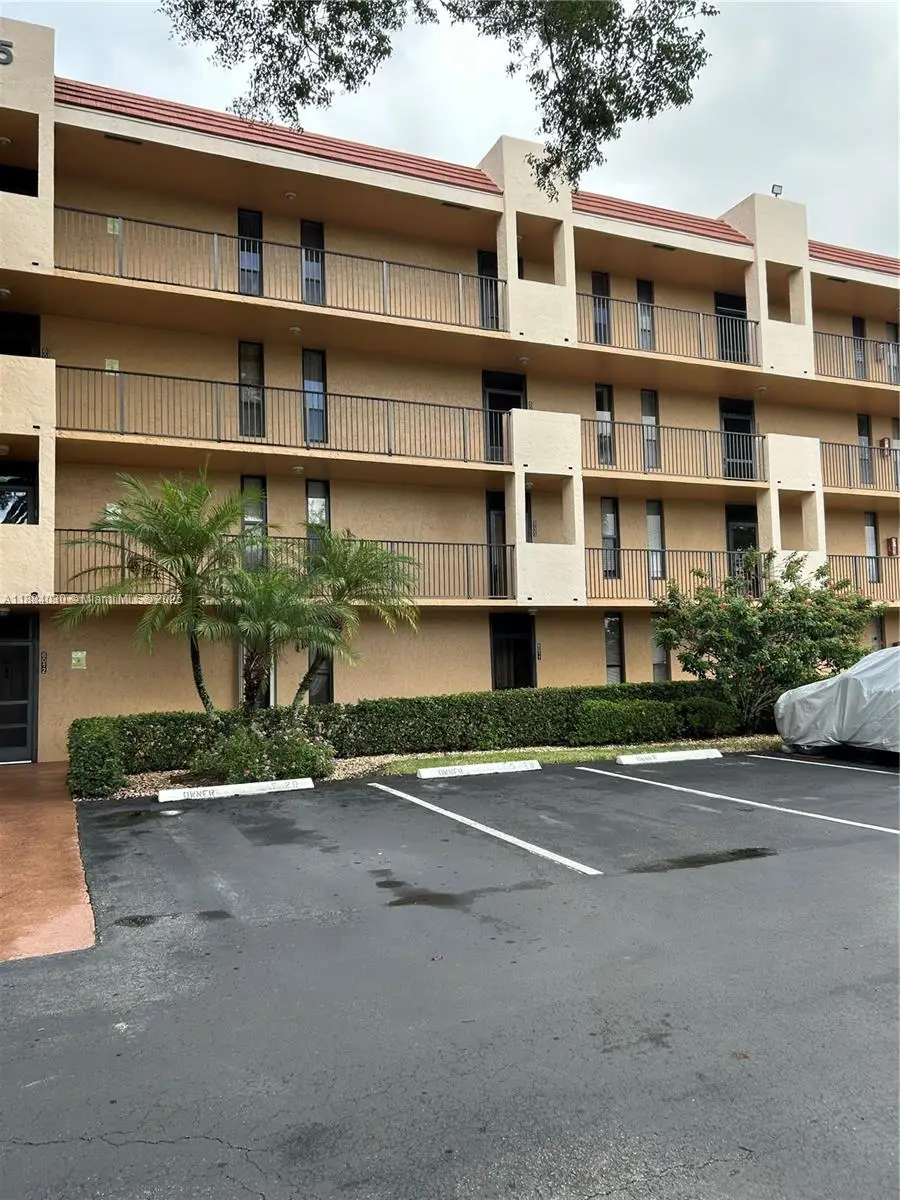 6011 Coral Lake Dr #111, Margate, FL 33063 - Image #1