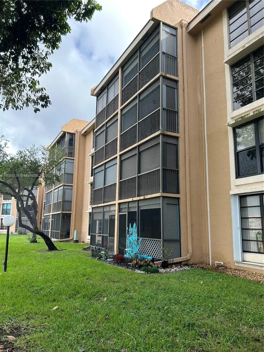 6011 Coral Lake Dr #111, Margate, FL 33063 - Image #2