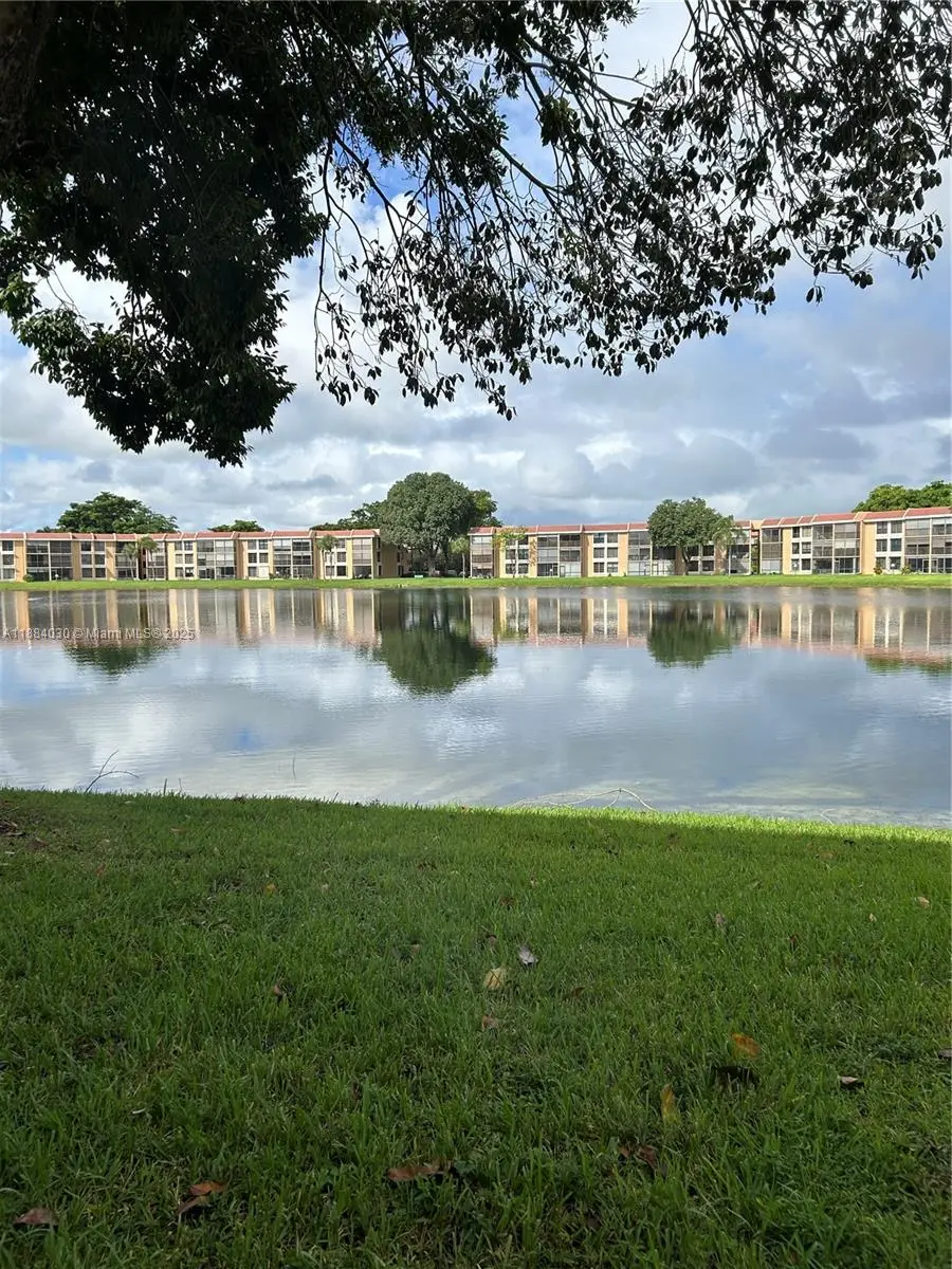 6011 Coral Lake Dr #111, Margate, FL 33063 - Image #3