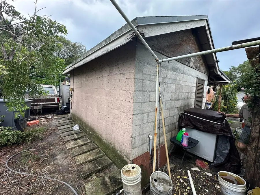 1499 SW 28th Way, Fort Lauderdale, FL 33312 - Image #2