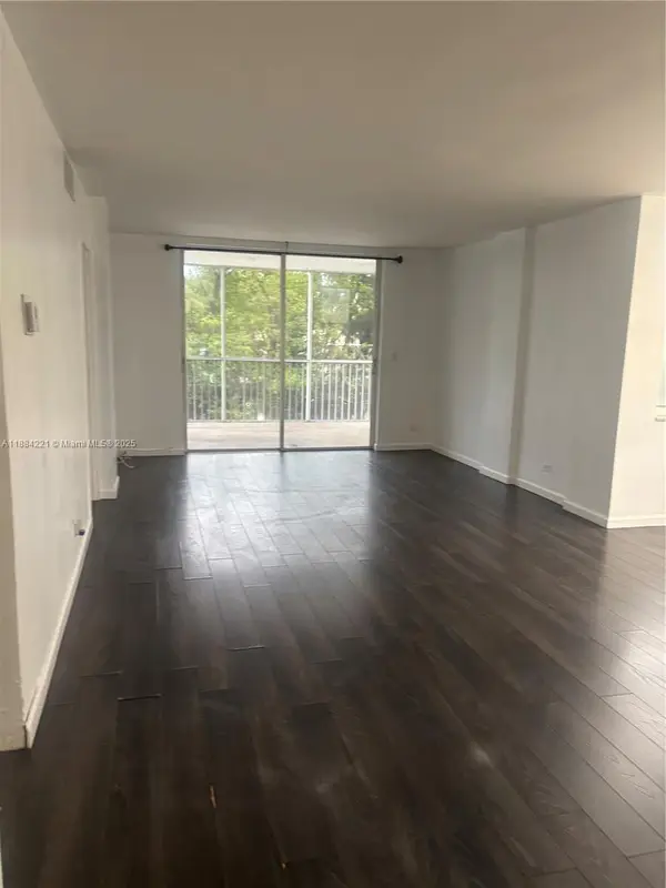 3660 NE 166th St #215, North Miami Beach, FL 33160