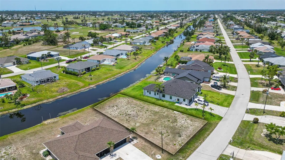 168 Mark Twain Ln, Rotonda, FL 33947 - Image #1